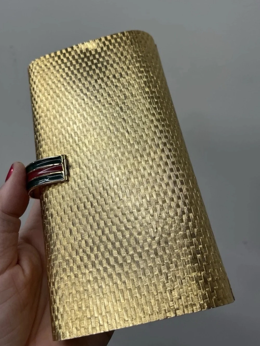 rare vintage Gucci gilt metal minaudière clutch 1970s Magnet Clasp Closure